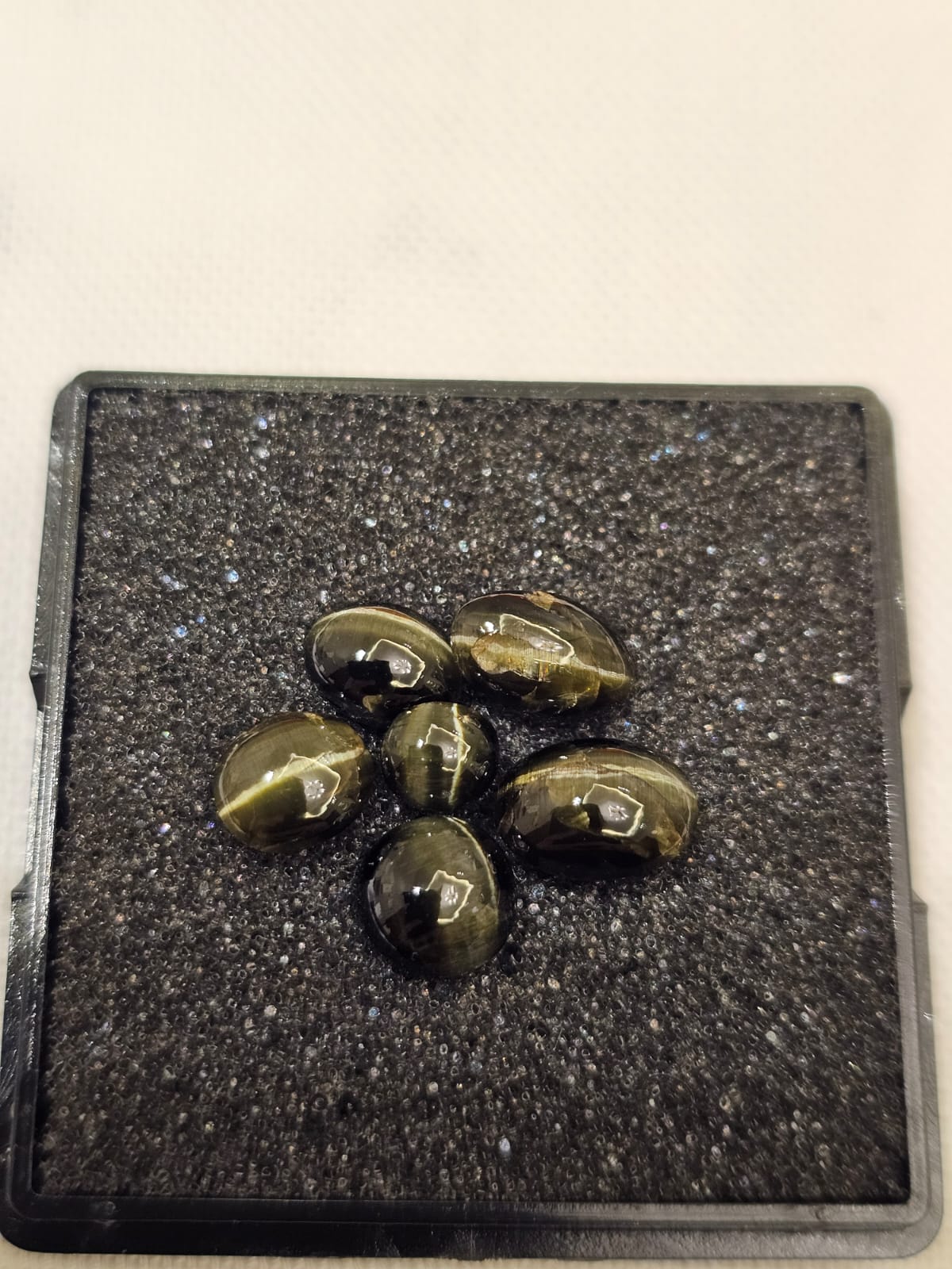 Natural Chrysoberyl Cat's Eye — Oval Cabochon Cat's-Eye